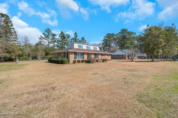 320 Pinecrest Drive, Chadbourn, NC 28431