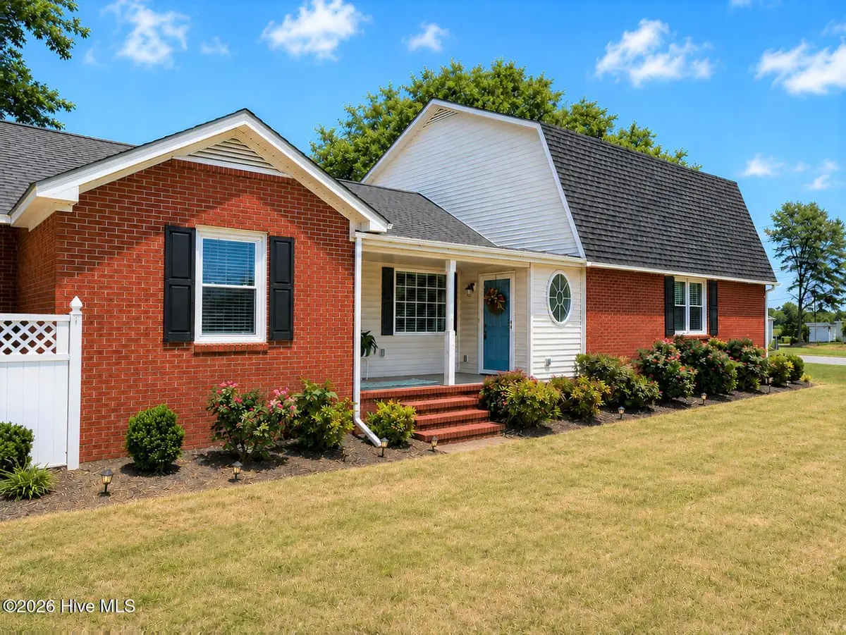 117 S Thomas Street, Beulaville, NC 28518 - #1
