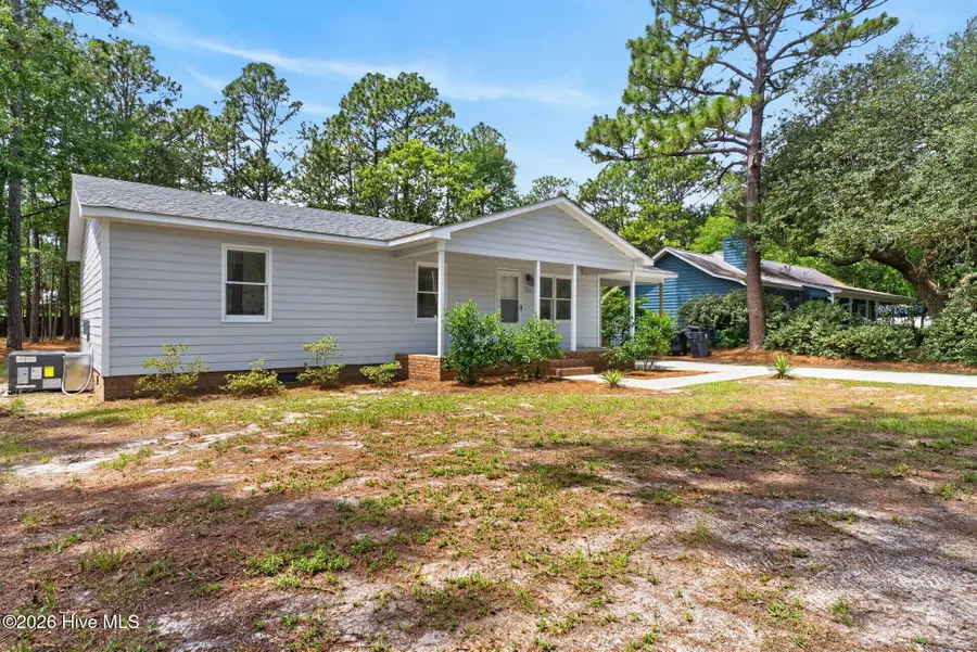 225 E 11th Street, Southport, NC 28461 - #2
