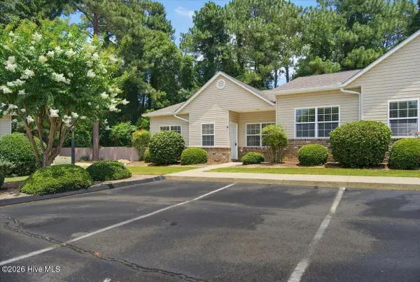 101 E Rhode Island Avenue #M, Southern Pines, NC 28387