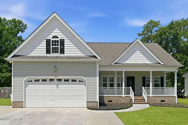 204 Wedgefield Circle, Maple Hill, NC 28454