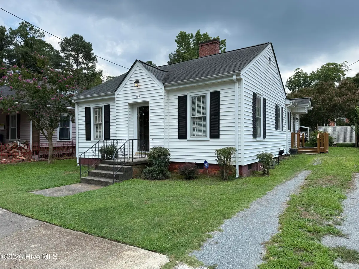 304 E Woodall Street, Smithfield, NC 27577 - #1