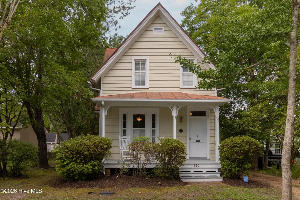220 E King Street, Edenton, NC 27932 - #1