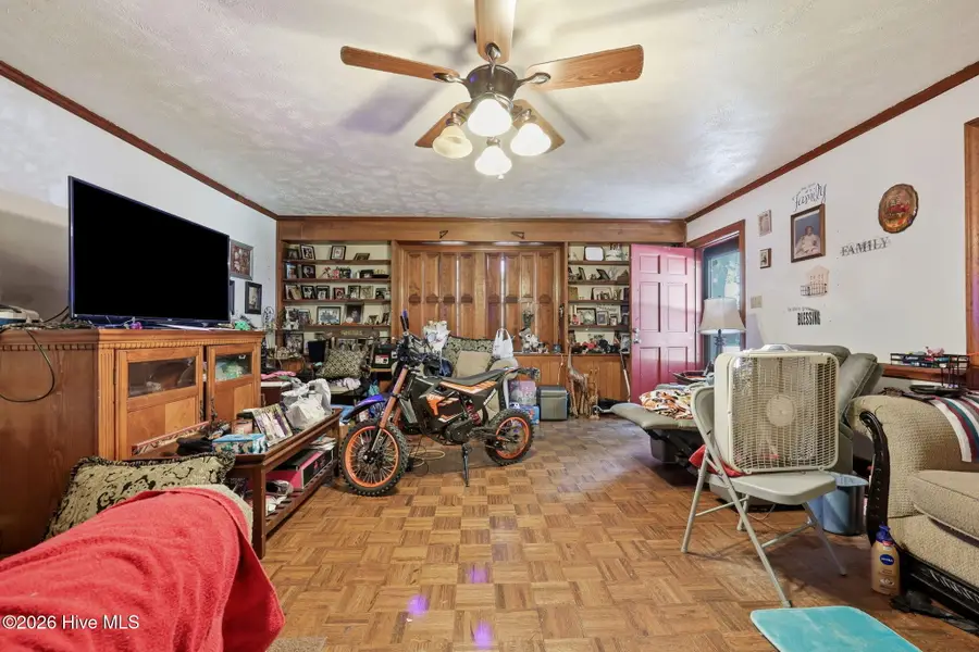 1001 E Scotsdale Road, Laurinburg, NC 28352 - #3