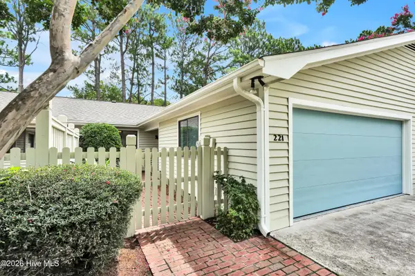 221 Inland Greens Circle, Wilmington, NC 28405