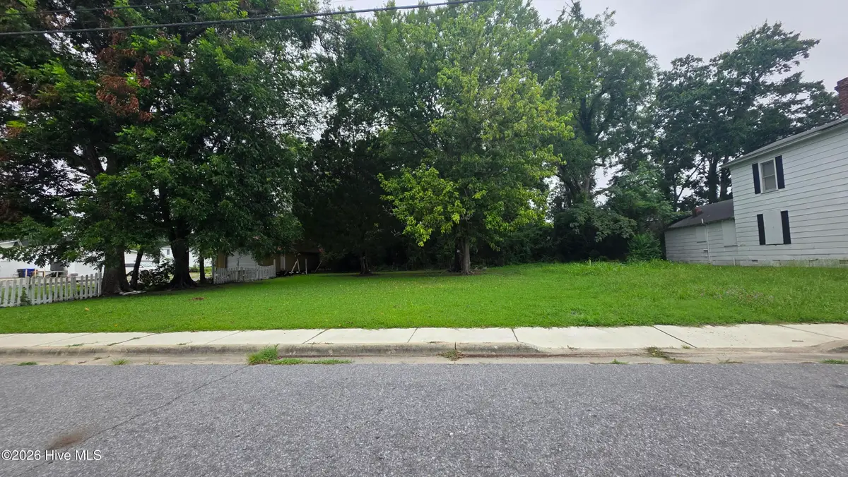 420 N Respess Street, Washington, NC 27889 - #1
