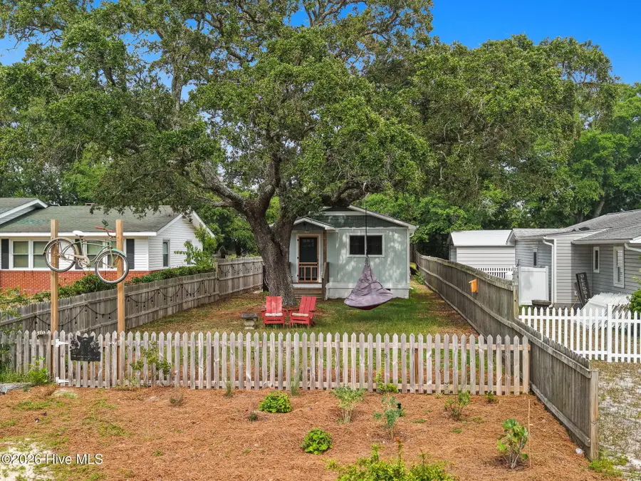 908 N Lord Street, Southport, NC 28461 - #3