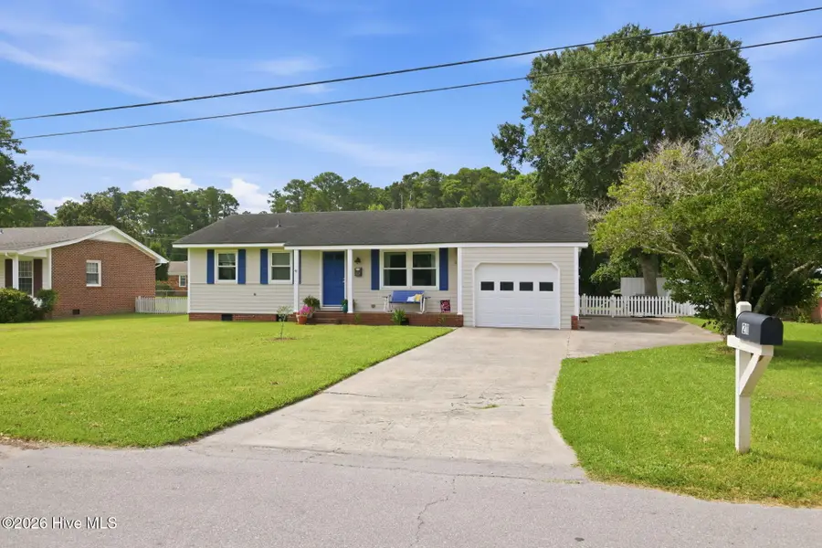 211 Vine Street, Beaufort, NC 28516 - #2