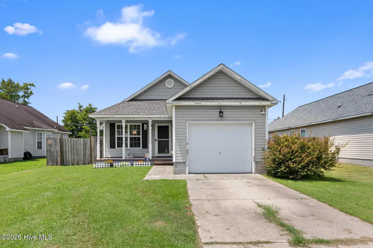 506 Mattocks Avenue, Maysville, NC 28555 - #1
