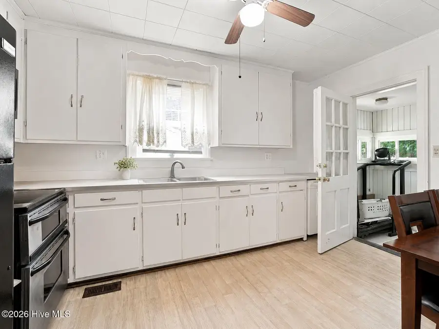 404 Dewey Street Sw, Wilson, NC 27893 - #3