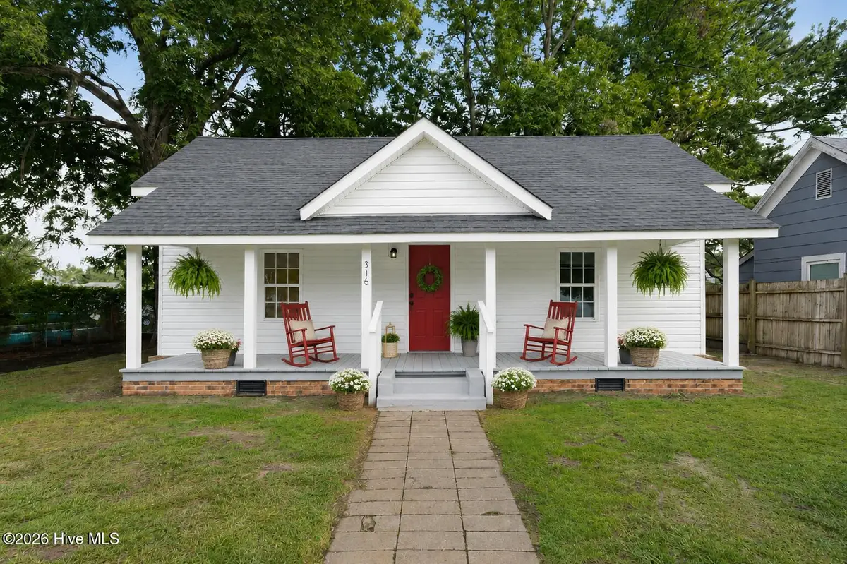 316 E Walter Street, Whiteville, NC 28472 - #1