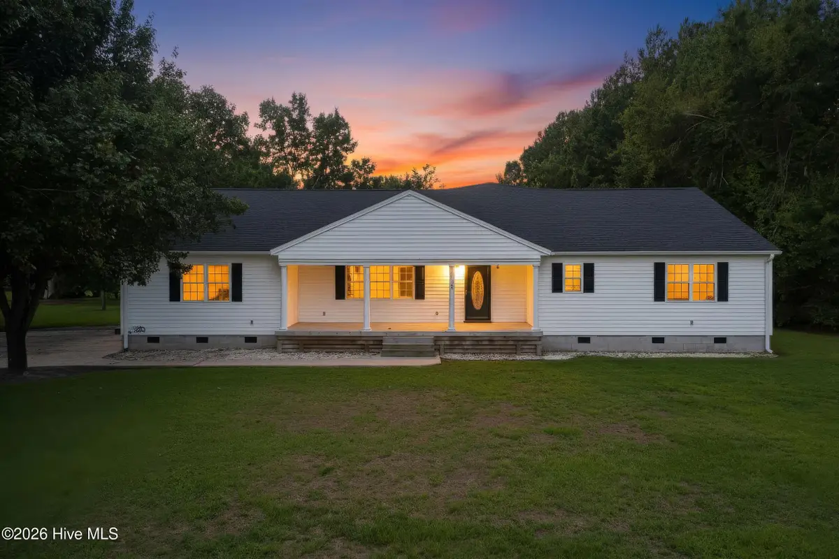 113 Stuart Avenue, Lake Waccamaw, NC 28450 - #1