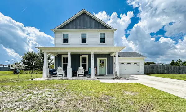 212 Chestwood Drive, Hubert, NC 28539