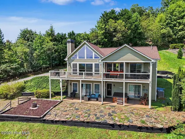 575 Longview Drive, Hayesville, NC 28904