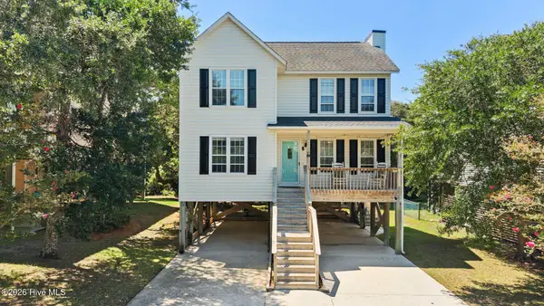 8 Maritime Drive, Surf City, NC 28445