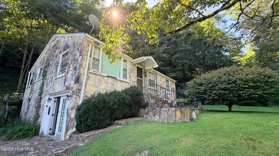 107 Cherokee Avenue, Andrews, NC 28901 - #3