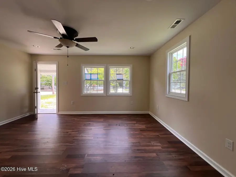 622 E Vance Street, Laurinburg, NC 28352 - #3
