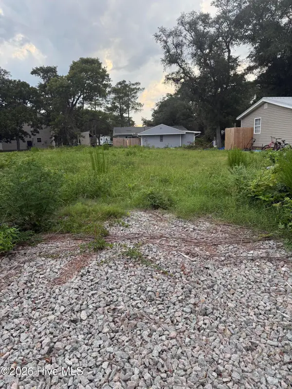 107 NE 20th Street, Oak Island, NC 28465
