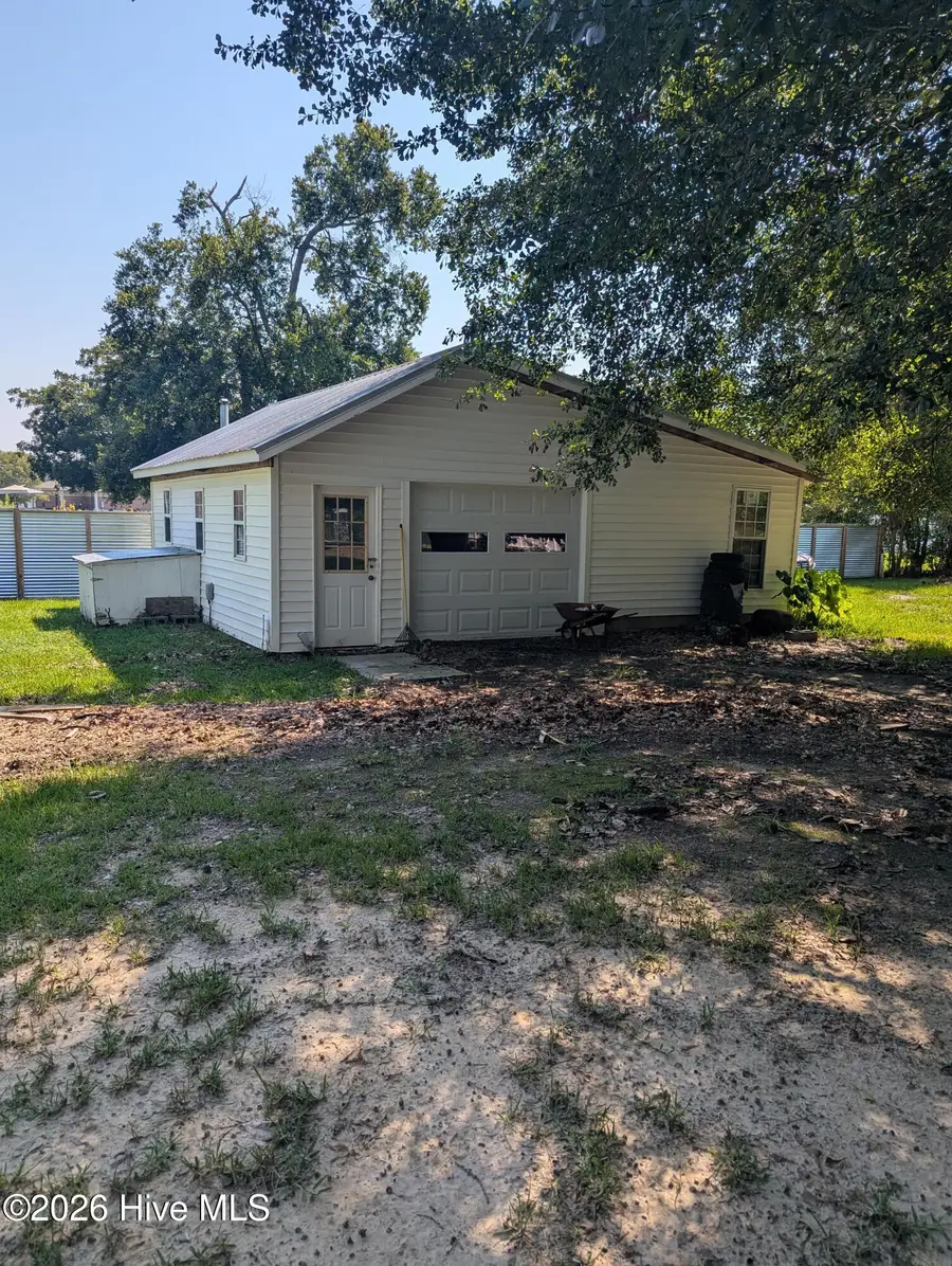 900 E Nicholson Street, Clinton, NC 28328 - #2