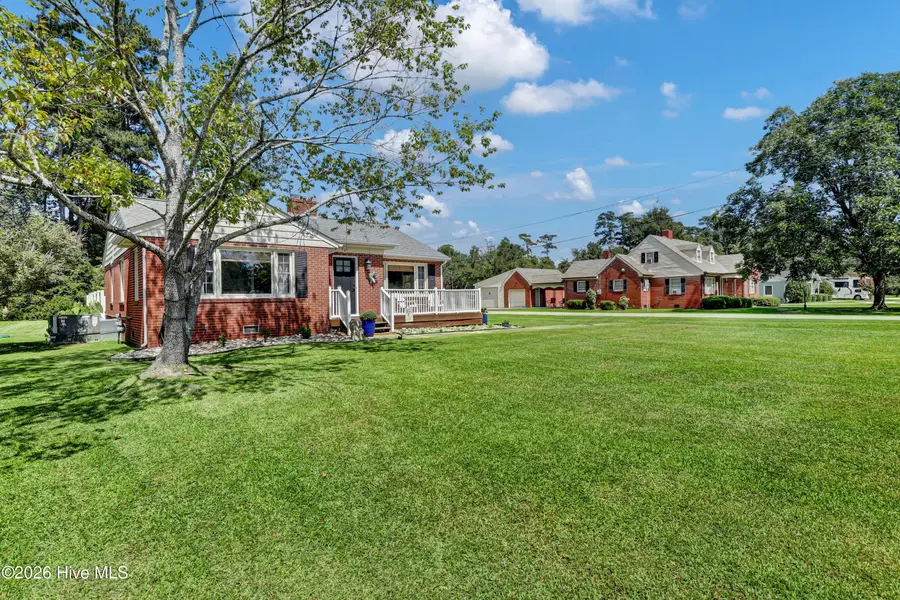 510 E Fremont Street, Burgaw, NC 28425 - #2