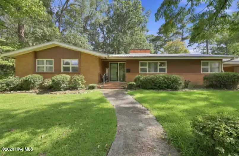402 E Vance Street, Williamston, NC 27892 - #1