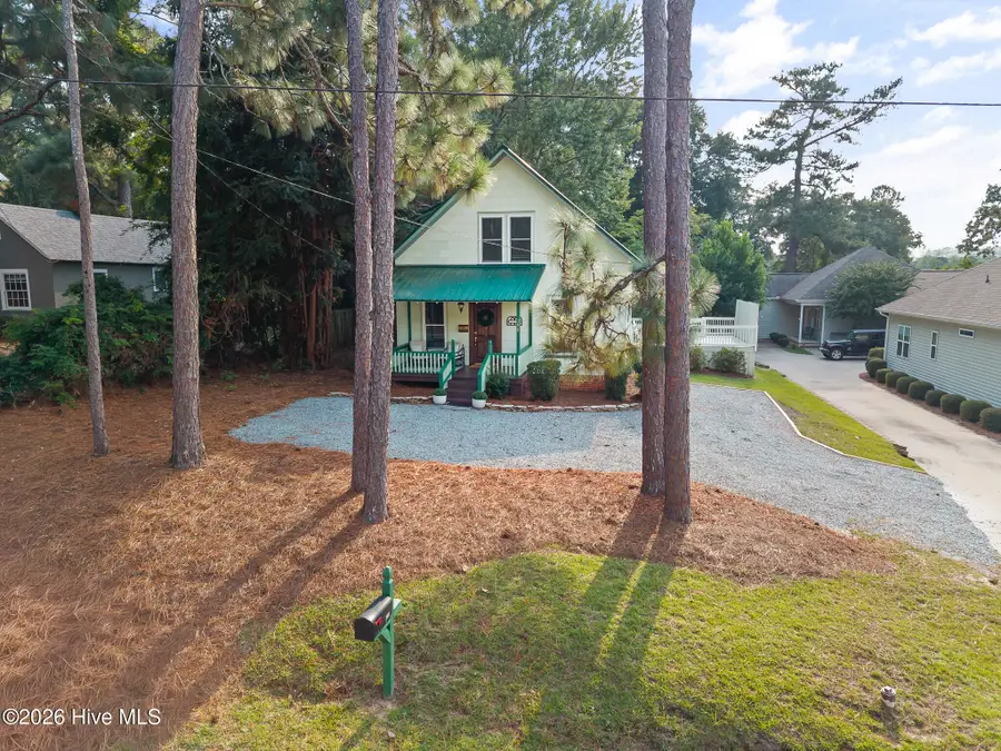390 W Connecticut Avenue, Southern Pines, NC 28387 - #3