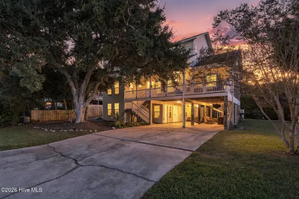 106 SE 44th Street, Oak Island, NC 28465