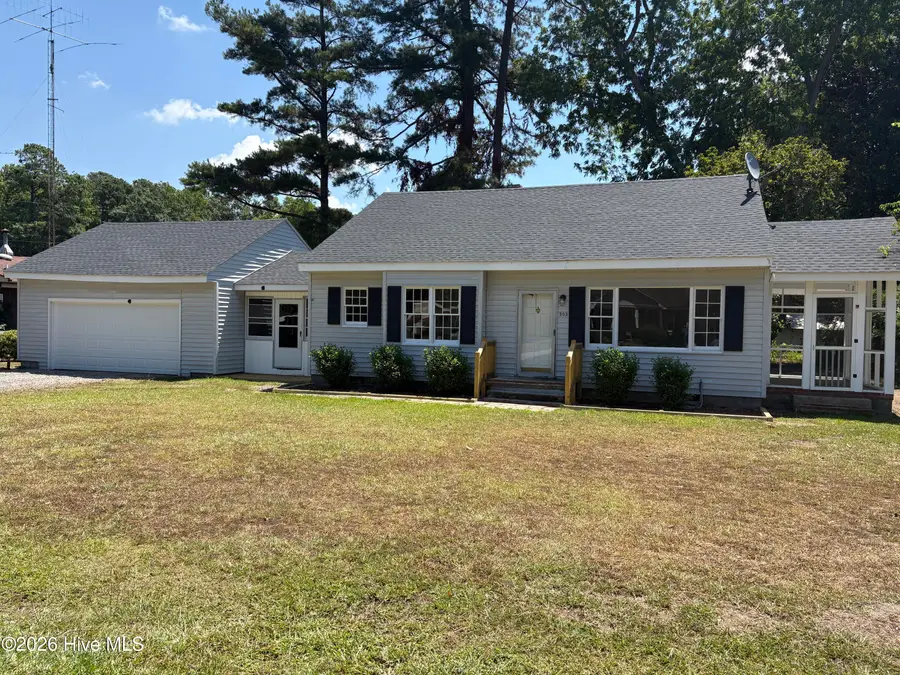 303 Dallas Avenue, Lake Waccamaw, NC 28450 - #2