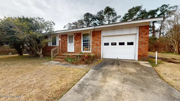 30 Berkshire Drive, Jacksonville, NC 28546