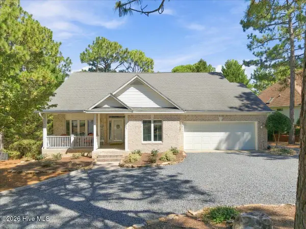 27 La Quinta Loop, Pinehurst, NC 28374