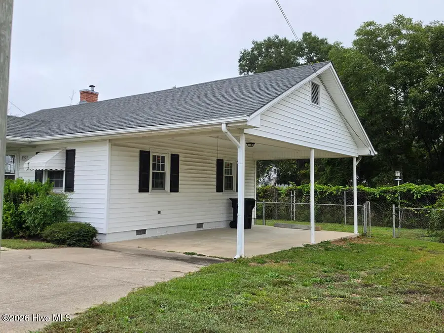 305 E Commercial Avenue, Stantonsburg, NC 27883 - #3