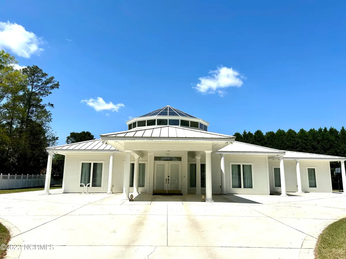 921 Gilchrist Street, Laurinburg, NC 28352 - #1