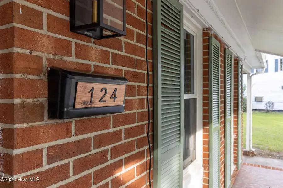 124 W Albemarle Street, Edenton, NC 27932 - #2