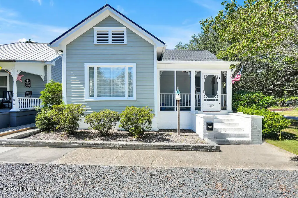 319 Clarendon Avenue, Southport, NC 28461 - #1