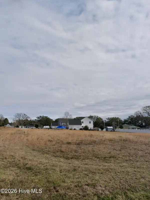 1106 Landing Court, Hubert, NC 28539