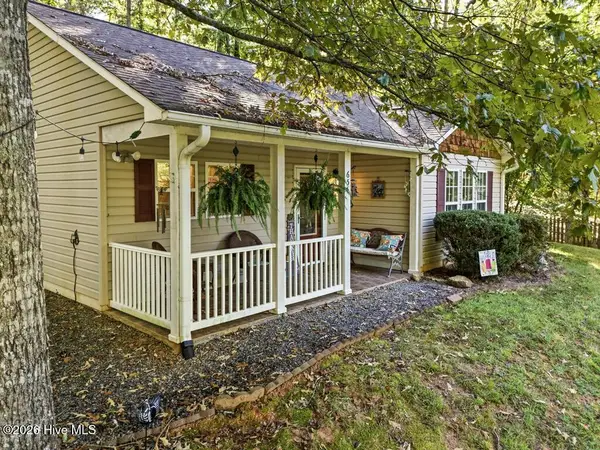 654 Ford Road, Warne, NC 28909