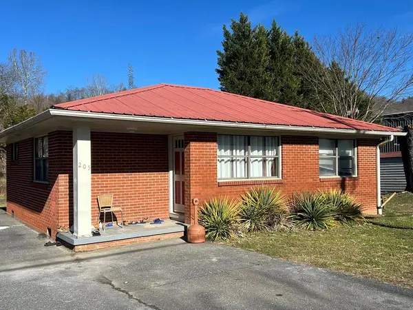 51 Laura Street, Robbinsville, NC 28771