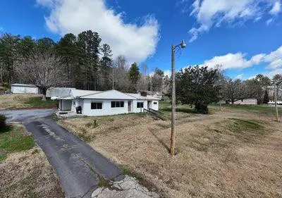5380 W Us Highway 64, Murphy, NC 28906