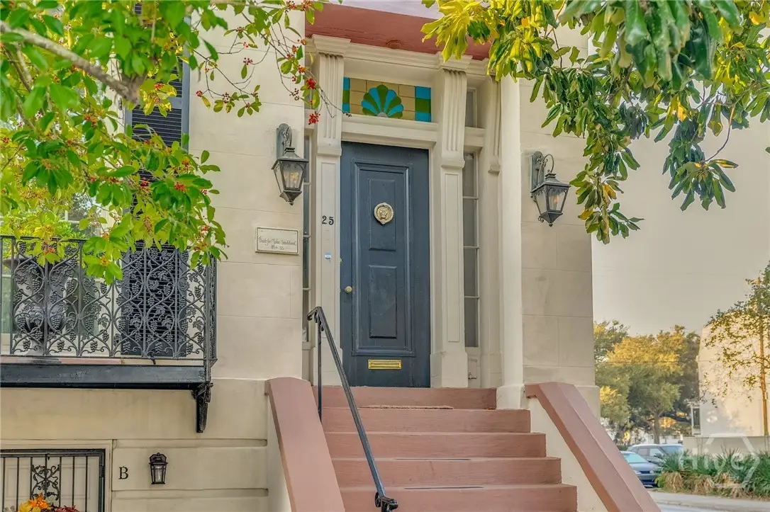 25 W Perry Street, Savannah, GA 31401 - Image #1