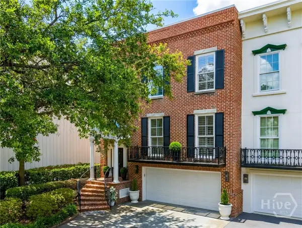 42 Chaucer Street, Savannah, GA 31410