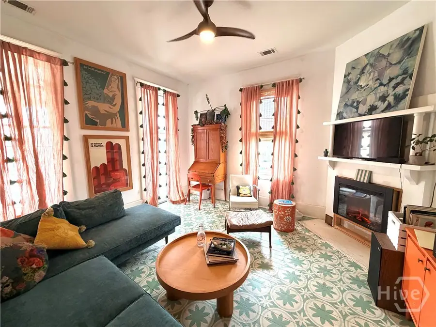 25 E 40th Street, Savannah, GA 31401 - #2