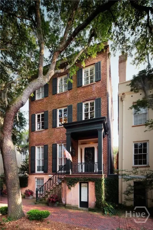 11 W Jones Street, Savannah, GA 31401