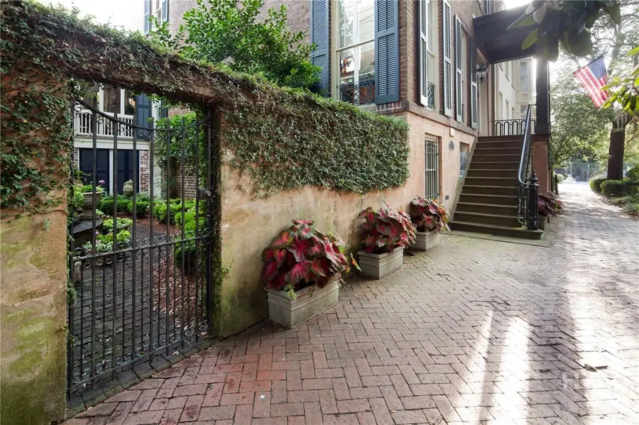 11 W Jones Street, Savannah, GA 31401 - #2