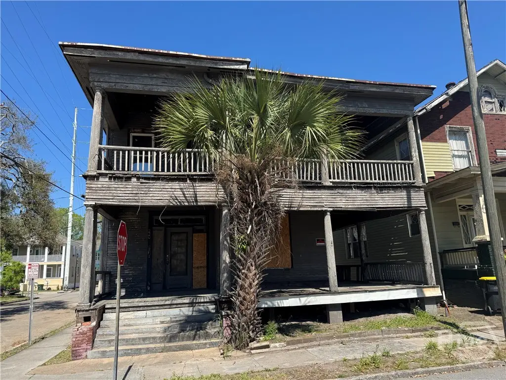 220 W 33rd Street, Savannah, GA 31401 - #1