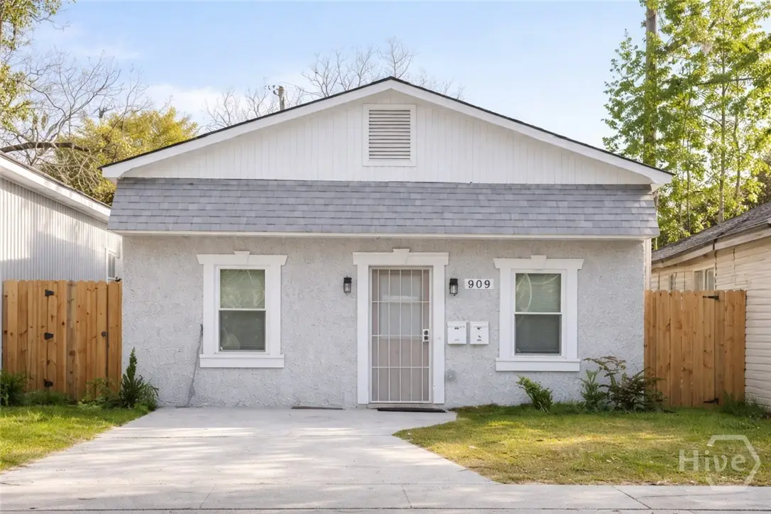 909 & 909 1/2 W 52nd Street, Savannah, GA 31405 - #1