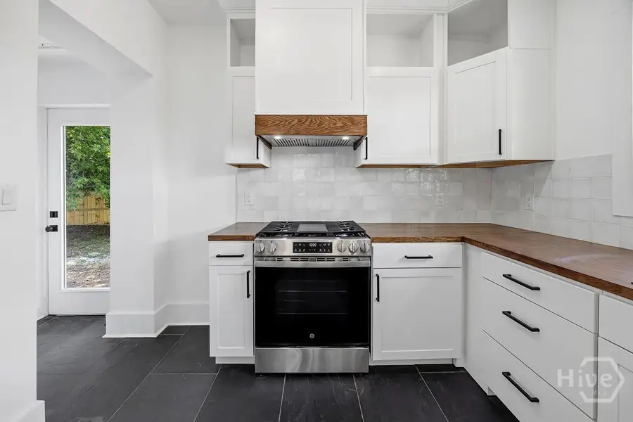 721 W 47th Street, Savannah, GA 31405 - #2