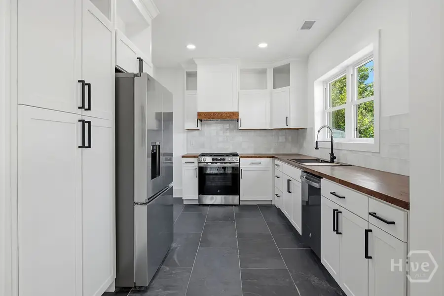 721 W 47th Street, Savannah, GA 31405 - #3