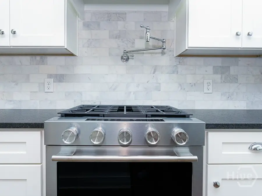 809 E 36th Street, Savannah, GA 31401 - #2