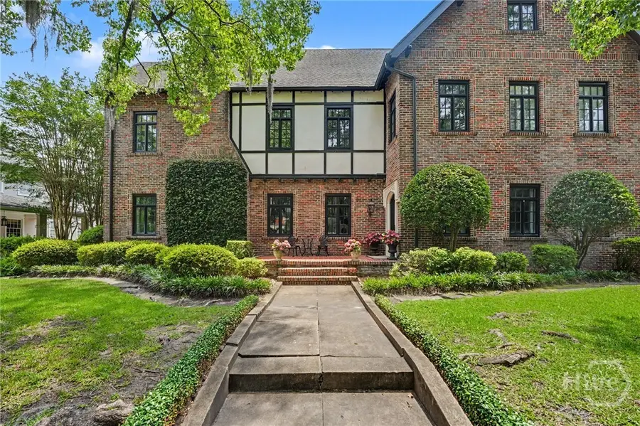27 E 49th Street, Savannah, GA 31405 - #3