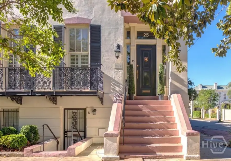 25 W Perry Street, Savannah, GA 31401 - #2